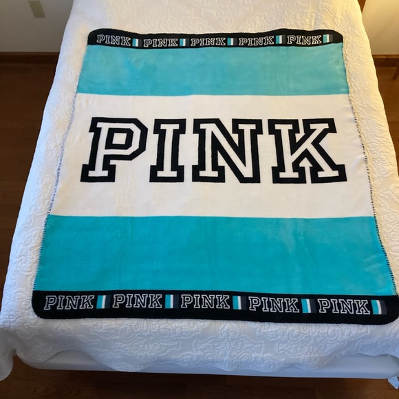 PINK Victoria's Secret Other - PINK cozy fleece blanket